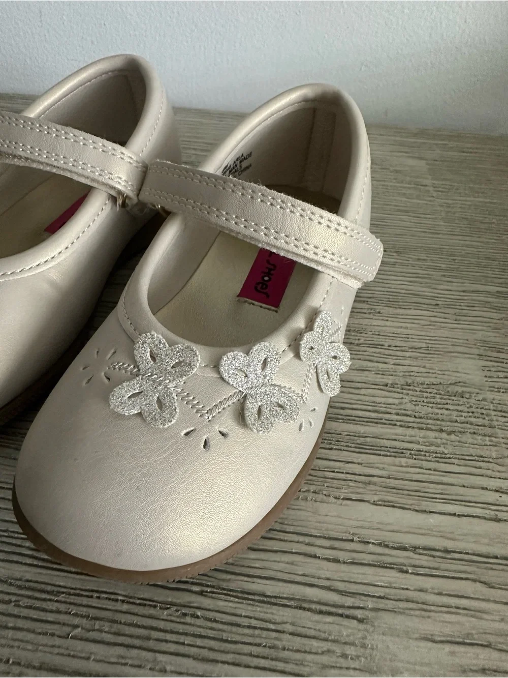 Rachael shows Girls Cream Mary Jane Dress Shoes with Flower Appliqués size 8